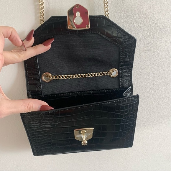BANANA REPUBLIC NWOT Black Croc Mini Bag Cross Shoulder Gold Chain Purse - Picture 7 of 11